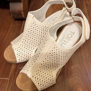Toetos White Wedge Sandals Size 5